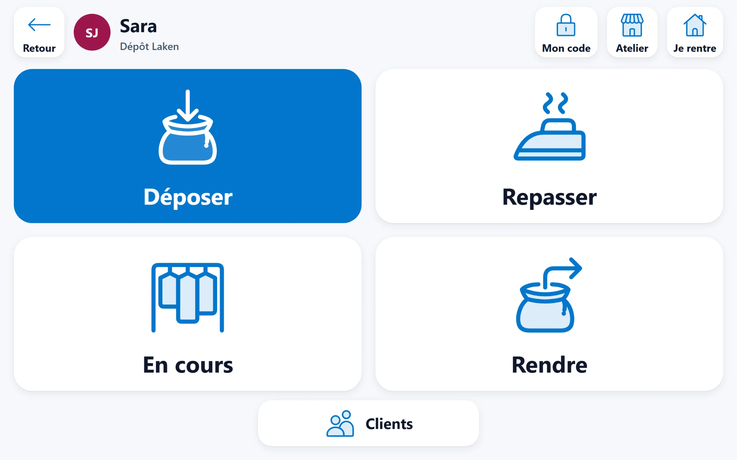 Startscherm van de depot-app op tablet: grote knoppen met tekeningen om strijkgoed binnen te nemen, te strijken, op te volgen en mee te geven